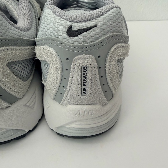 Nike Air Pegasus 2005 Shoes Suede Pure Platinum/Wolf Grey/Summit White Sz 9 - Picture 4 of 7